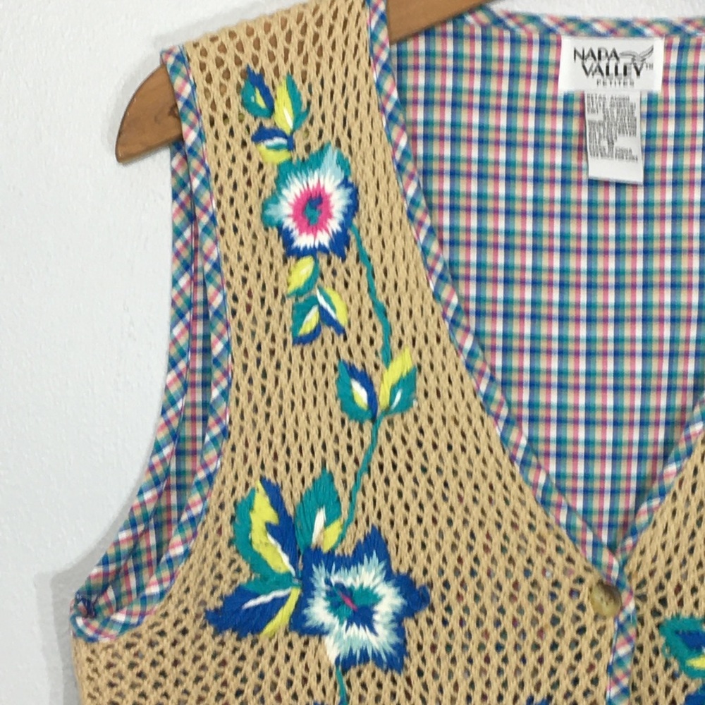 Vintage Grannycore Embroidered Mesh Crochet Vest - Picture 10 of 16